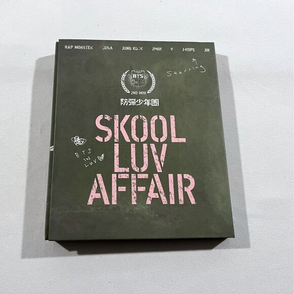 BTS Skool Luv Affair 2nd Mini CD Set w 115-page Photobook + Stickers USED - Picture 1 of 8